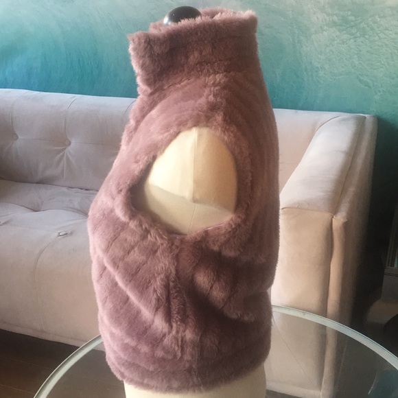 Pink Faux Fur Vest - Picture 5 of 10